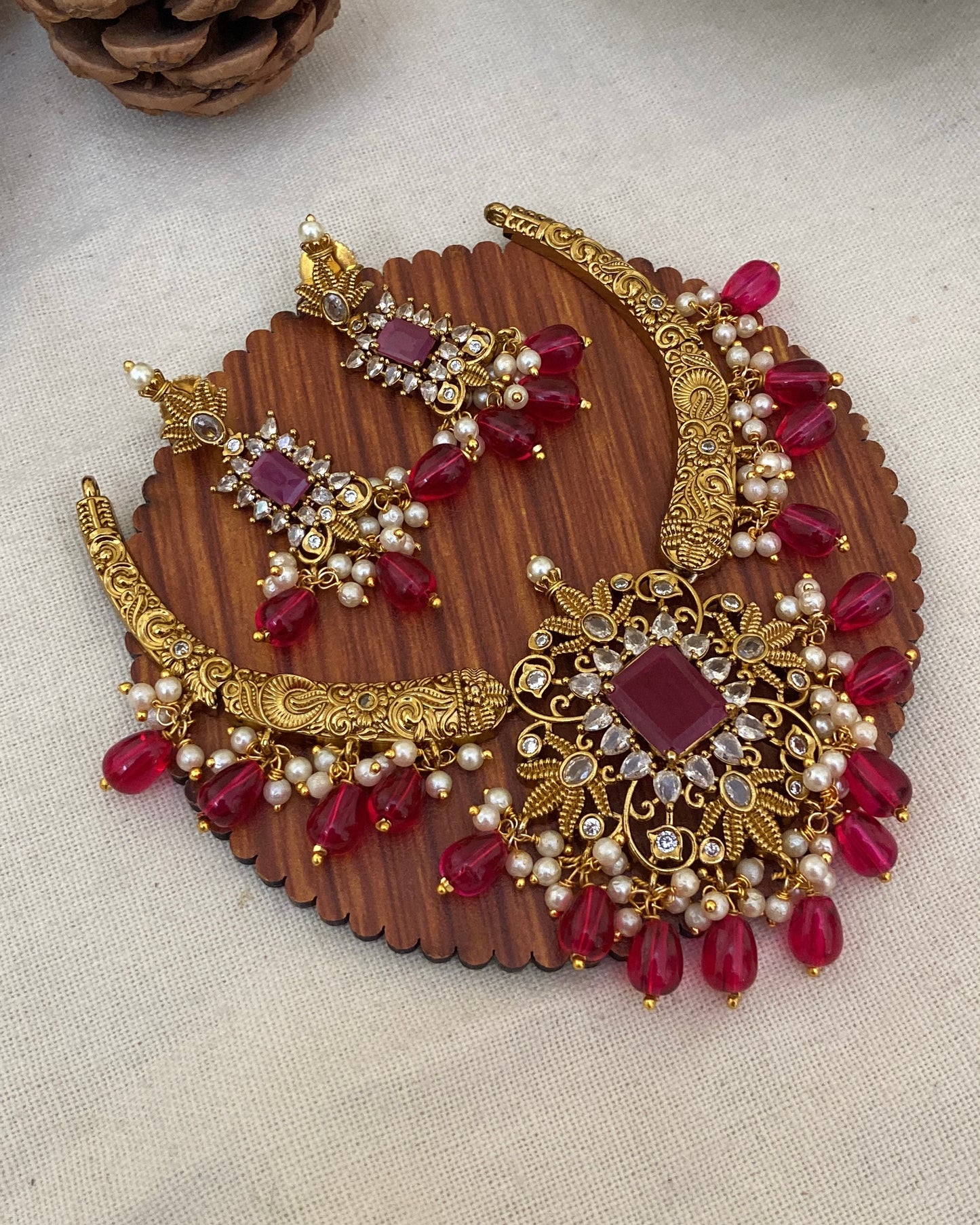 Kanthi Necklace Set