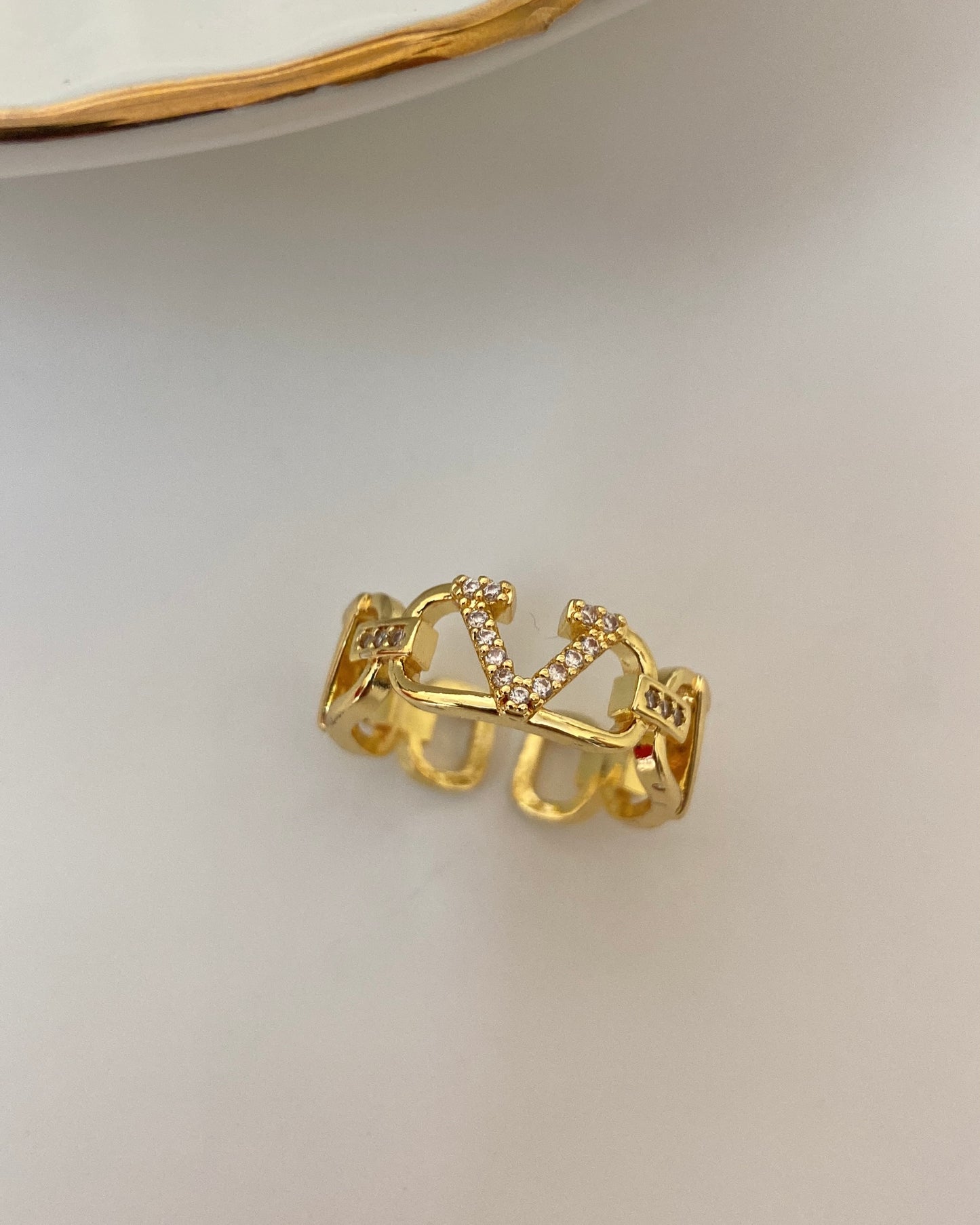 V tino Ring