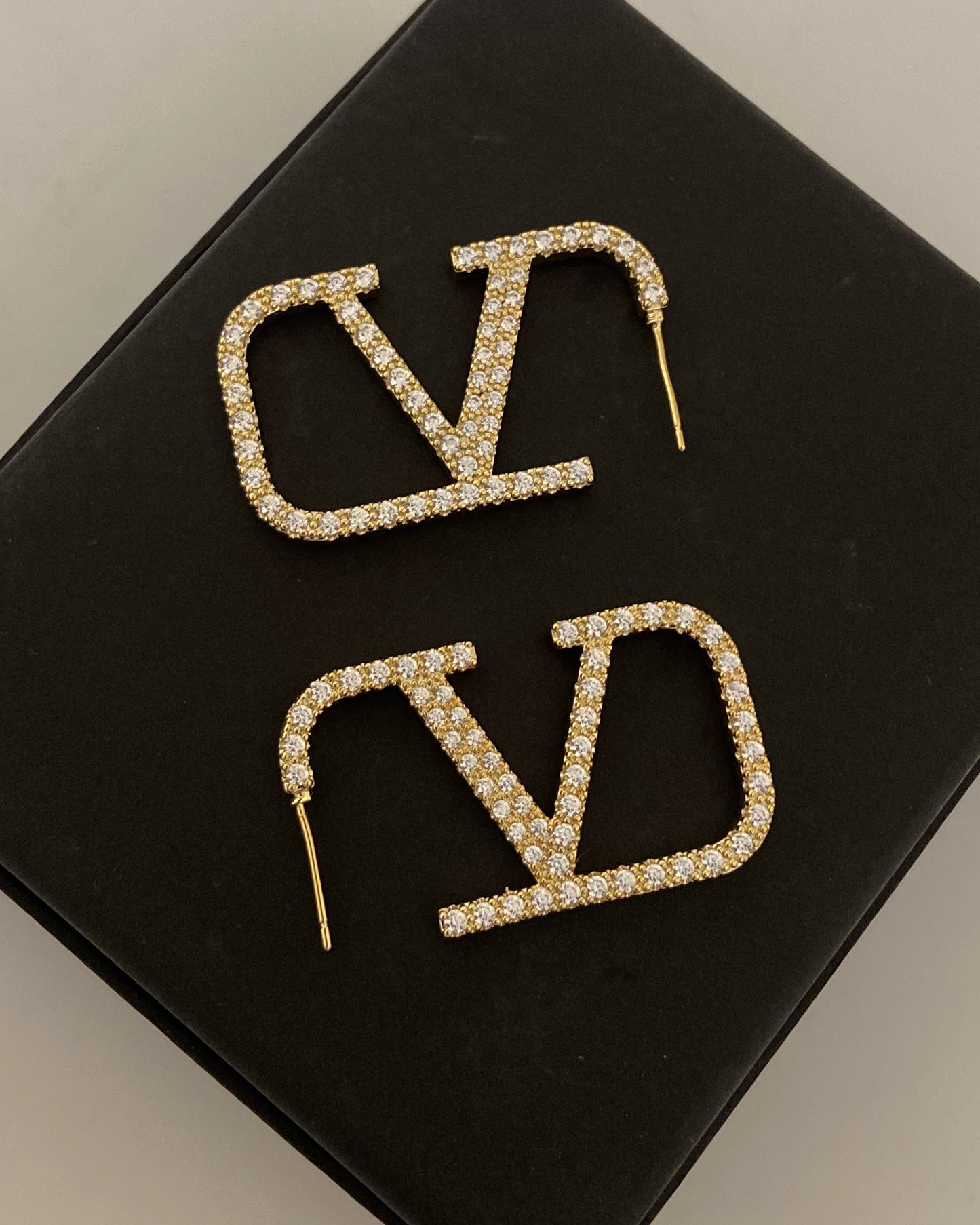 V tino Signature Earring