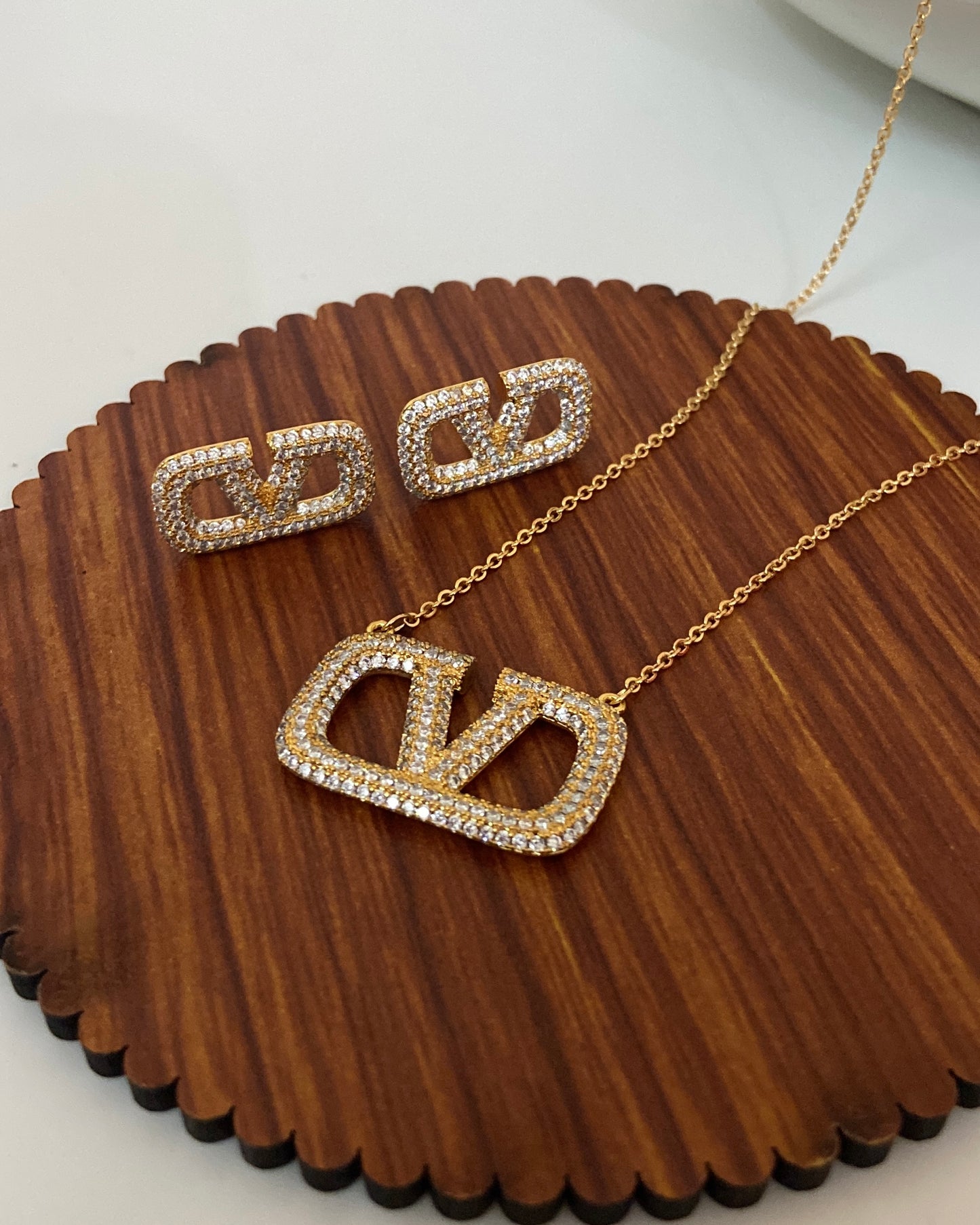 V tino  Combo (Earring + Necklace )