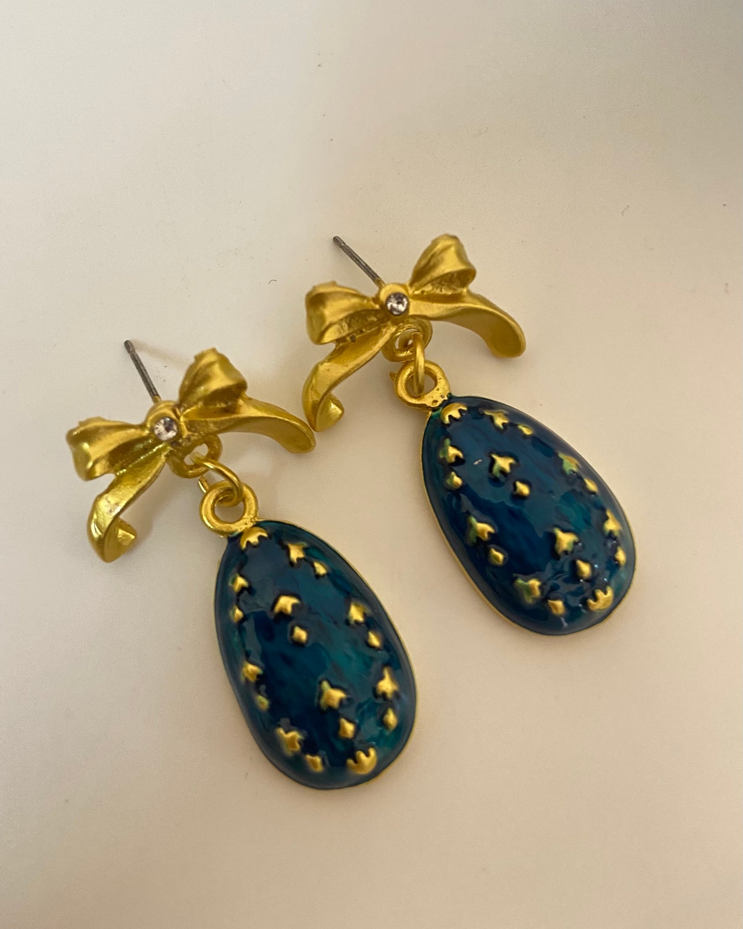 Classic Vintage Bow Earring