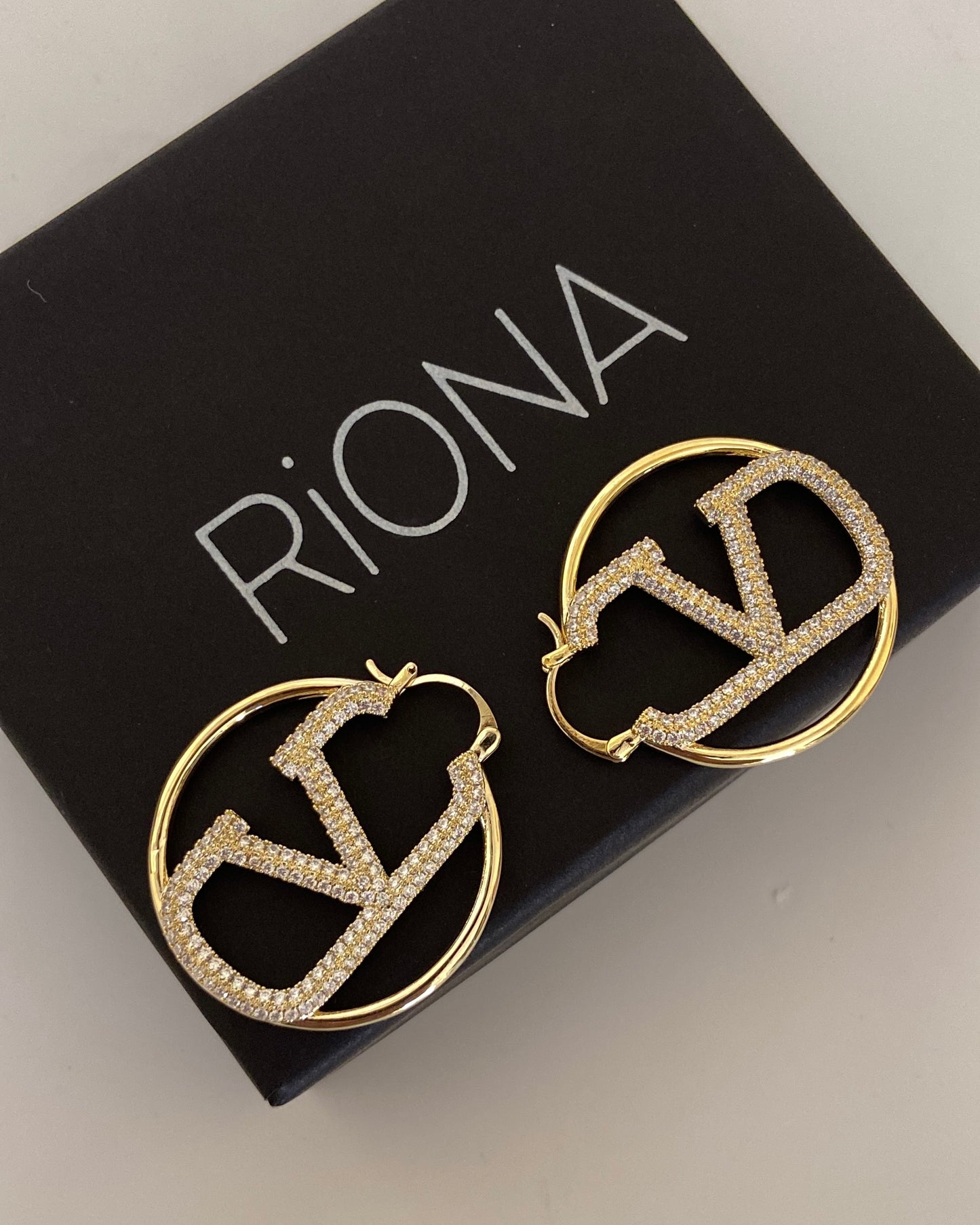 V tino Signature Hoop Earring