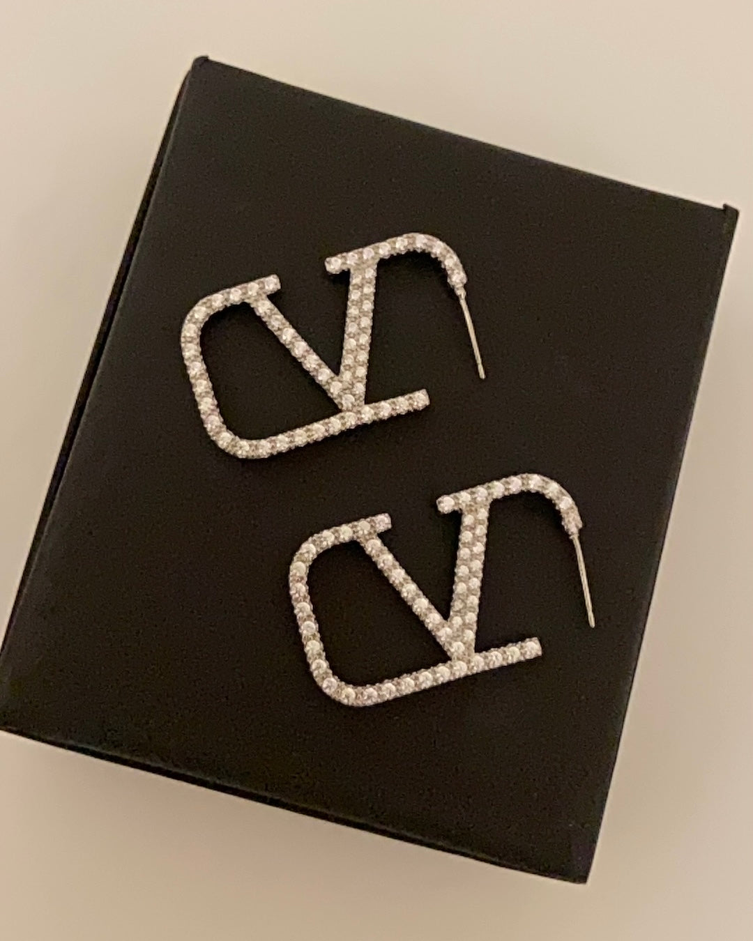 V tino Signature Earring