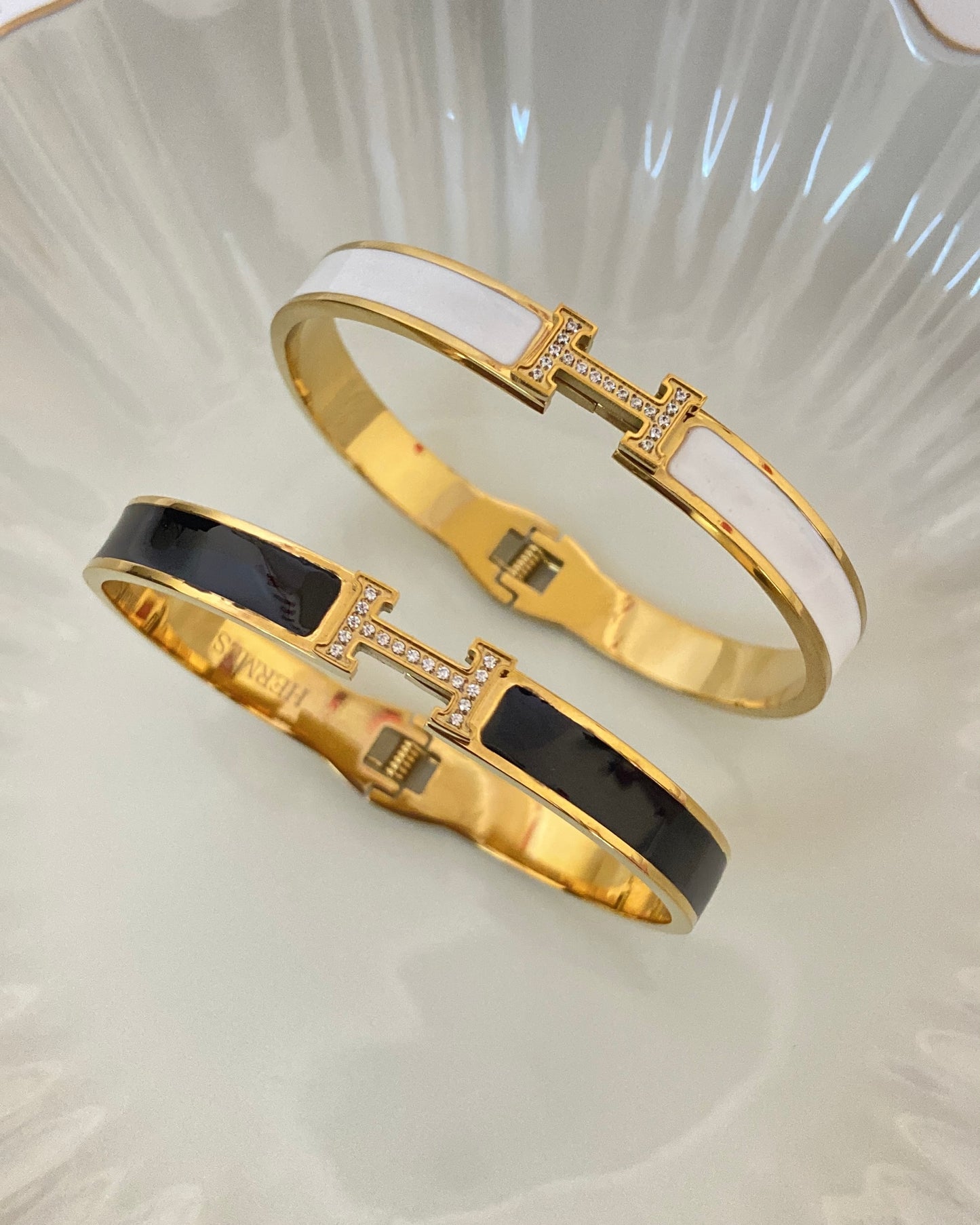 H studded 18k Gold Bracelet