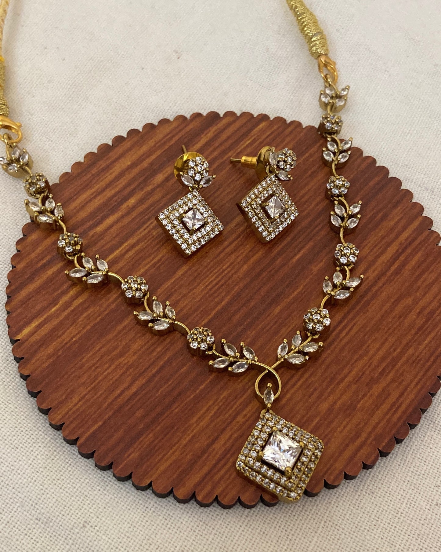 Crystal white Necklace Set