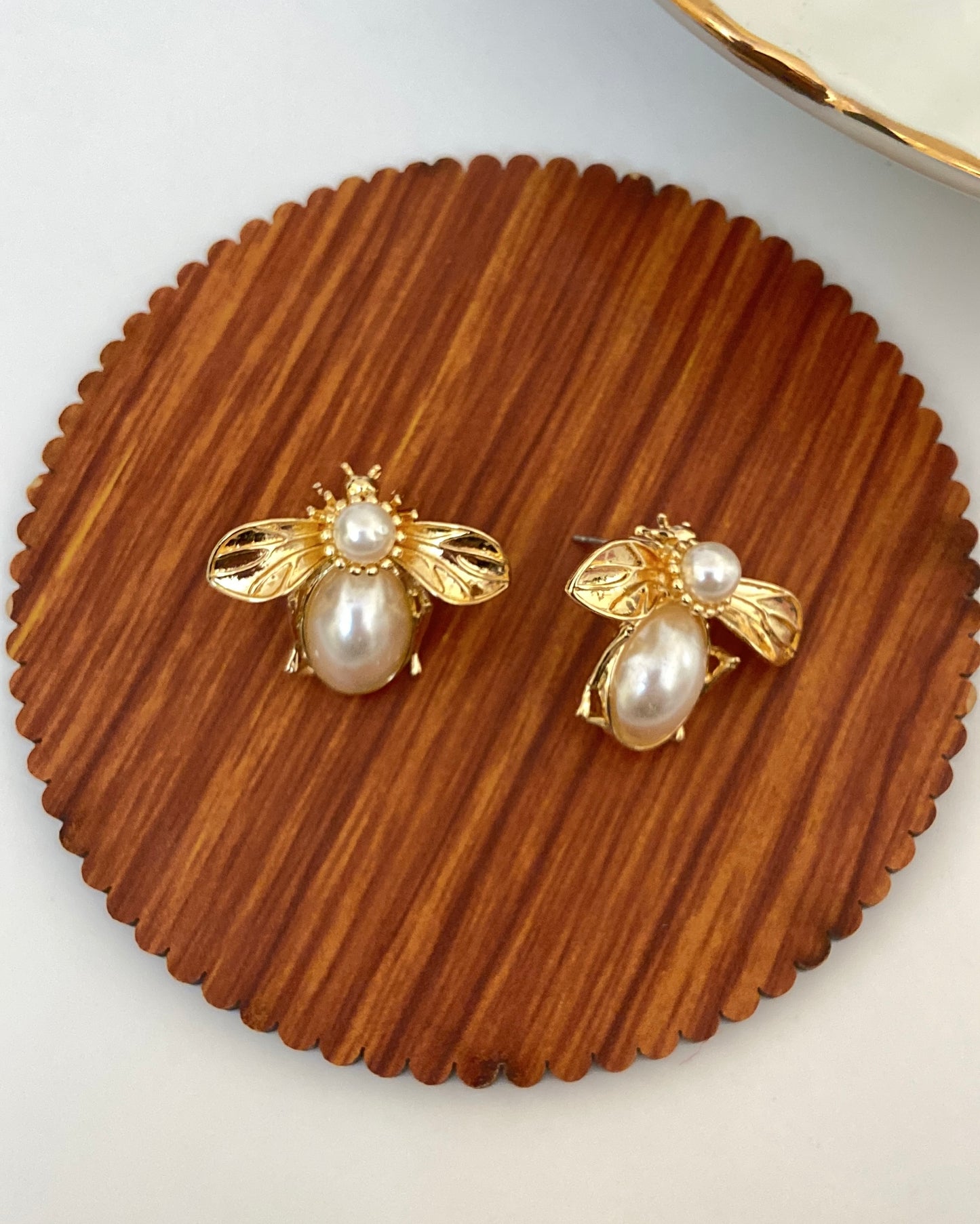 Bee Pearl Earring