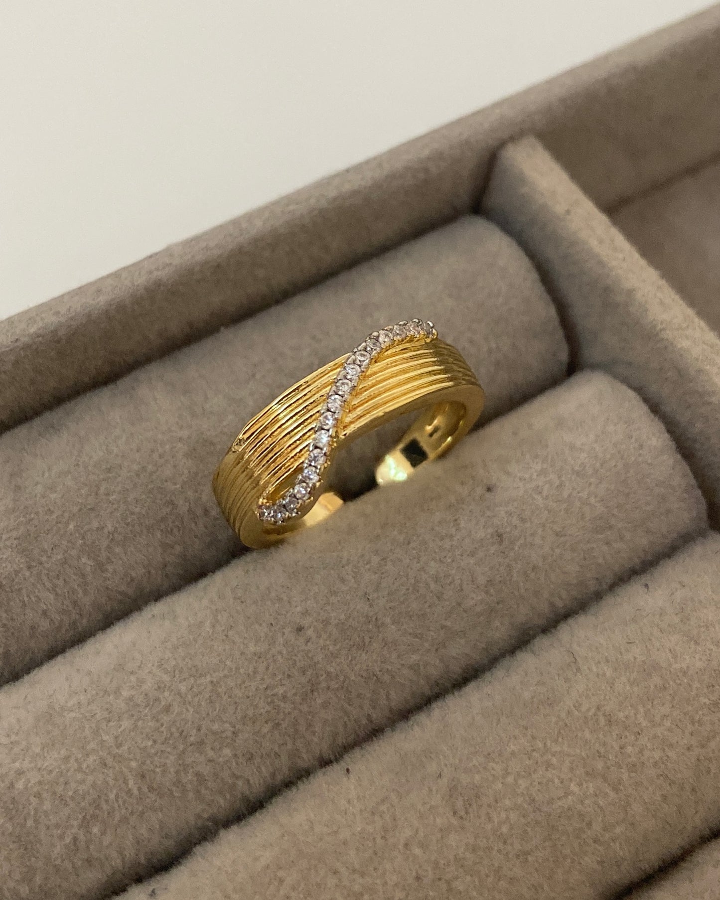 Crossover Ring