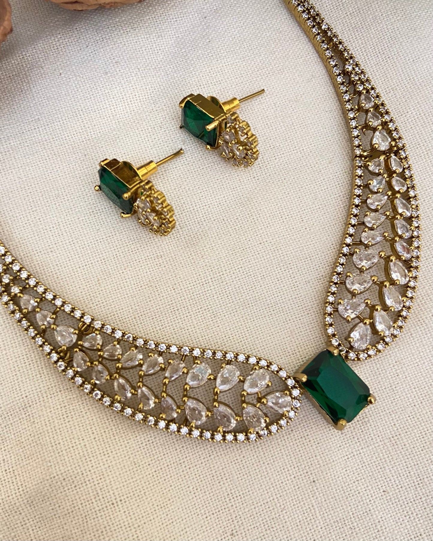 Emerald Ad Stone Choker Set