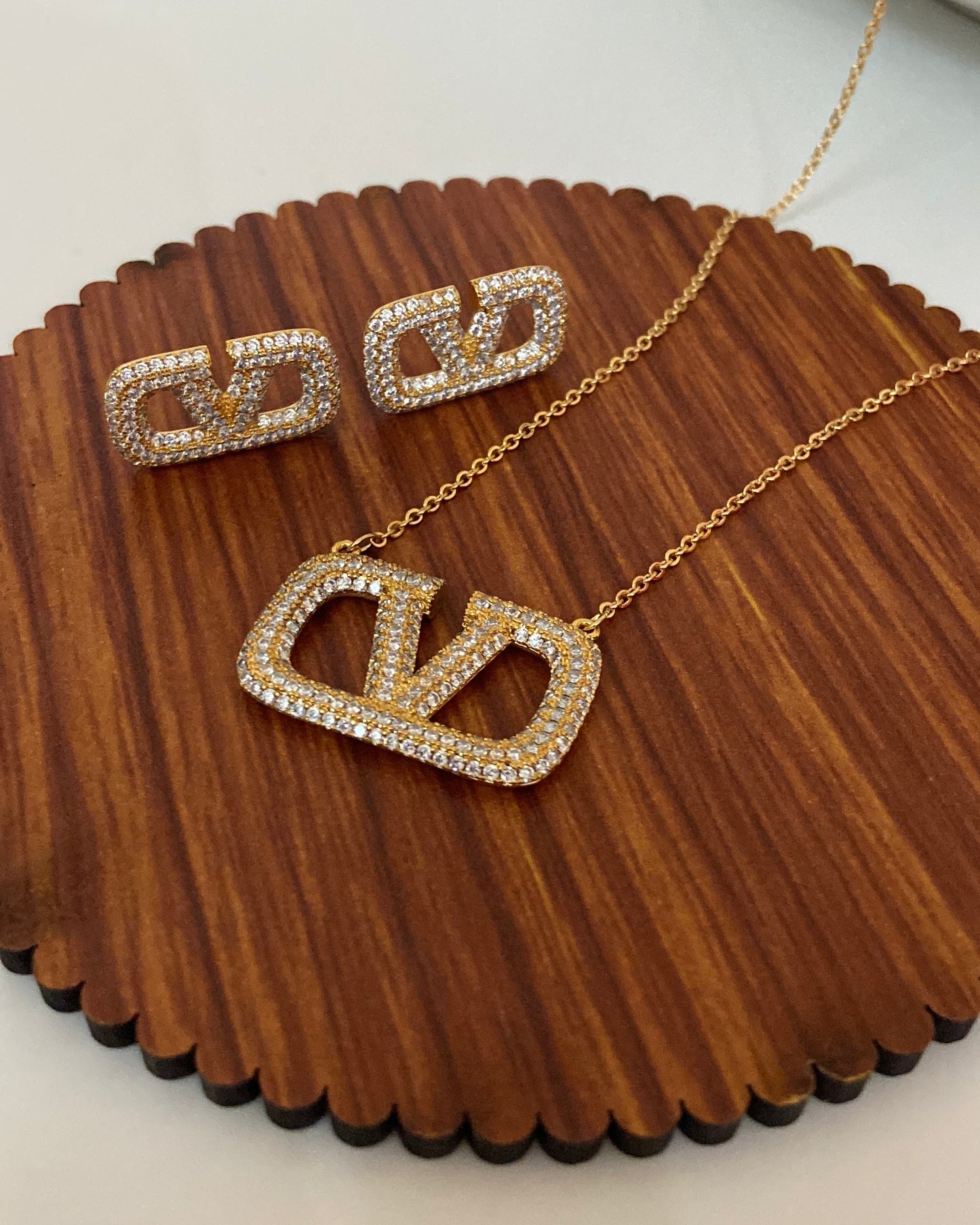 V tino  Combo (Earring + Necklace )