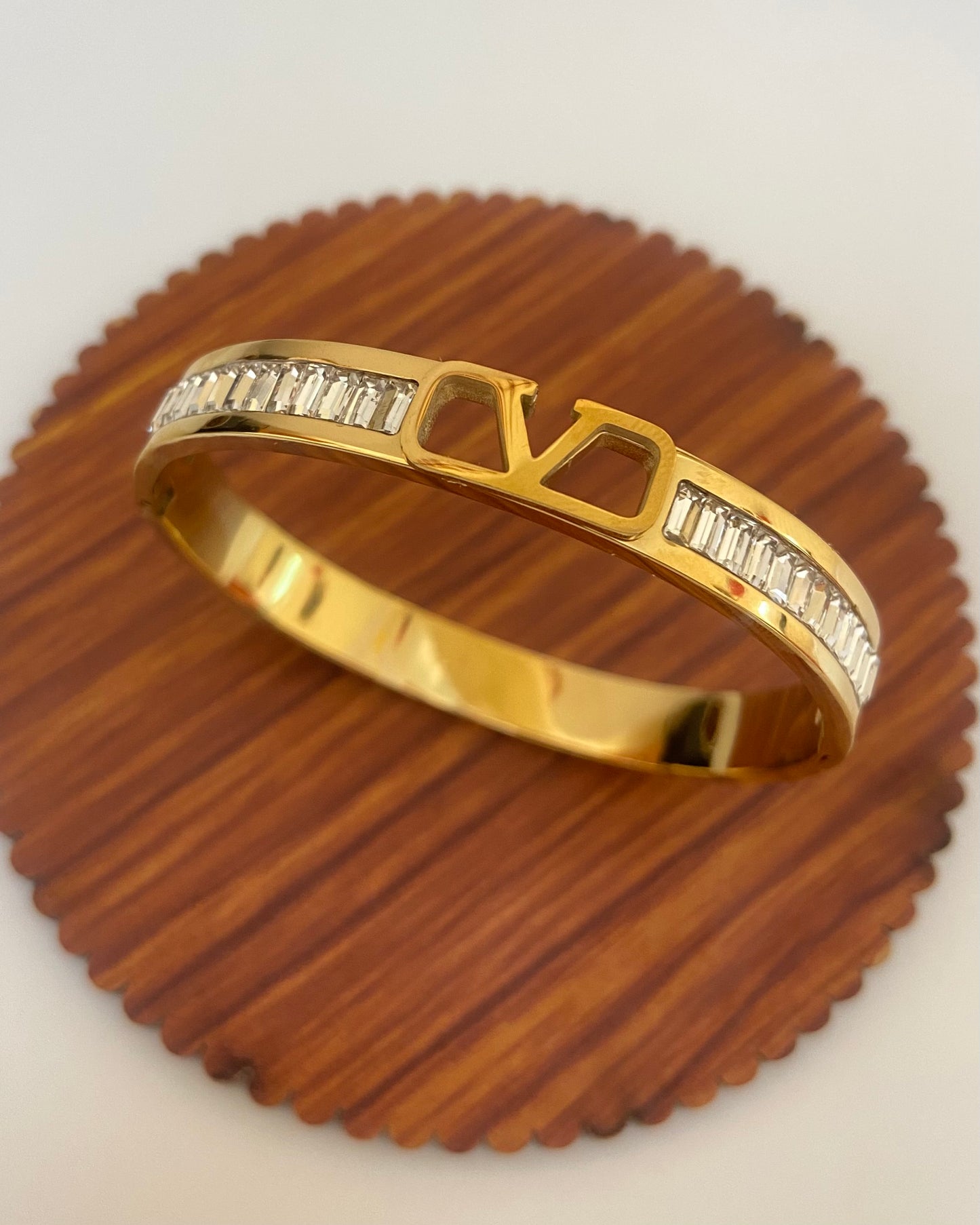 V tino Bangle Bracelet - Baby Size (2.0 to 2.2)