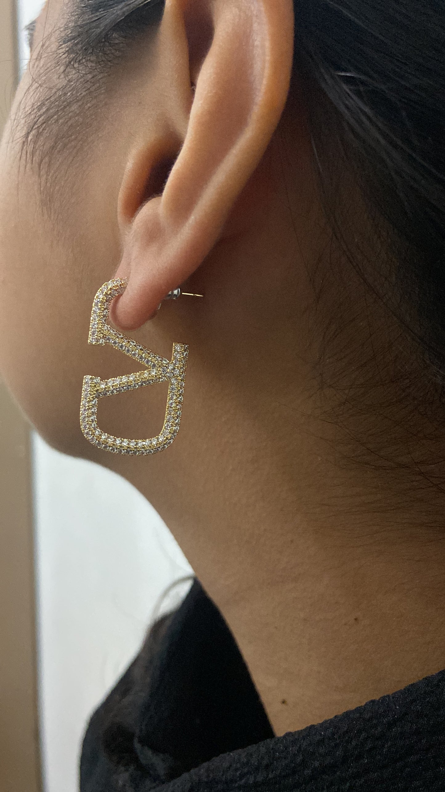 V Oro & Crystal  Earring