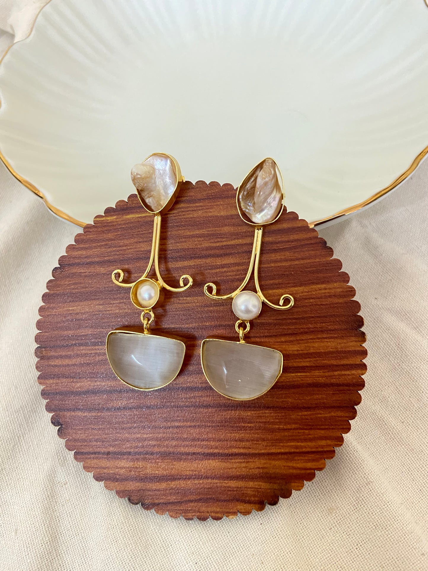 Oval Vintage Mother of Pearl Earring