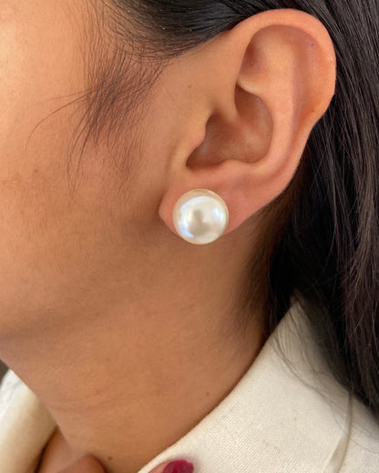 Off white Pearl Earring