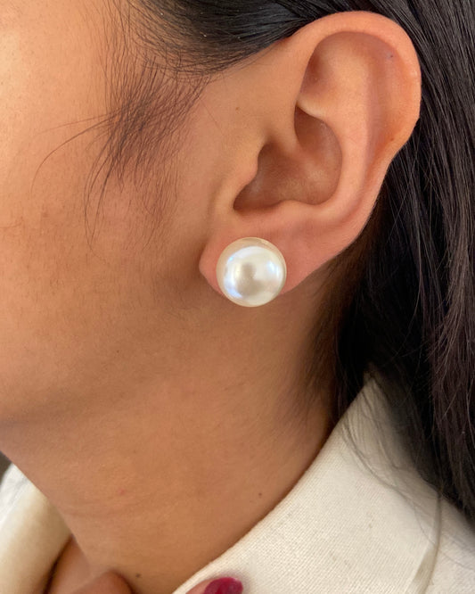Off white Pearl Earring