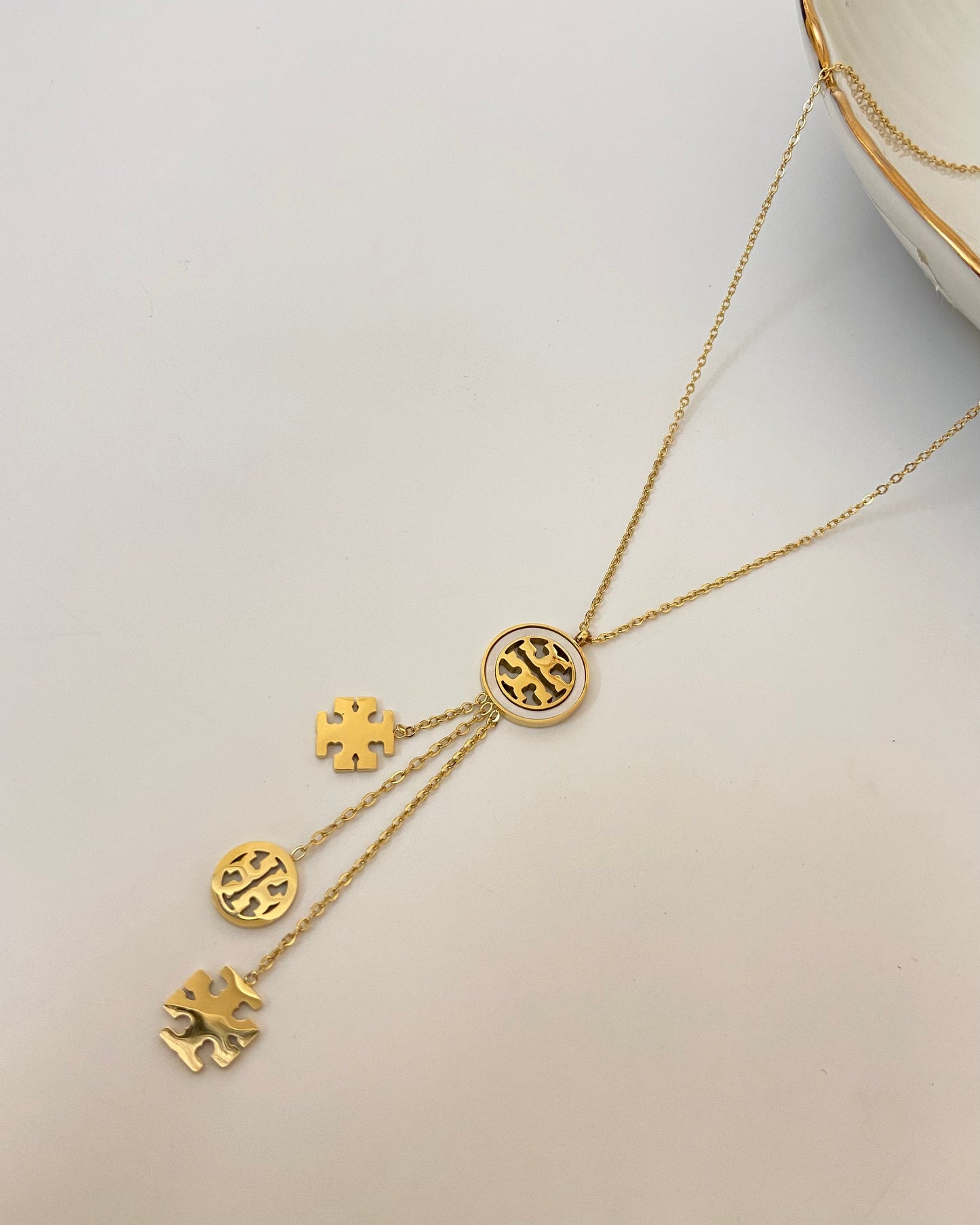 White Toryy Drop Necklace
