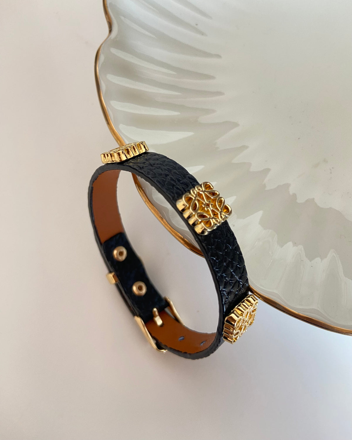 Lowed Embossed Leather Belt Bracelet (Unisex)