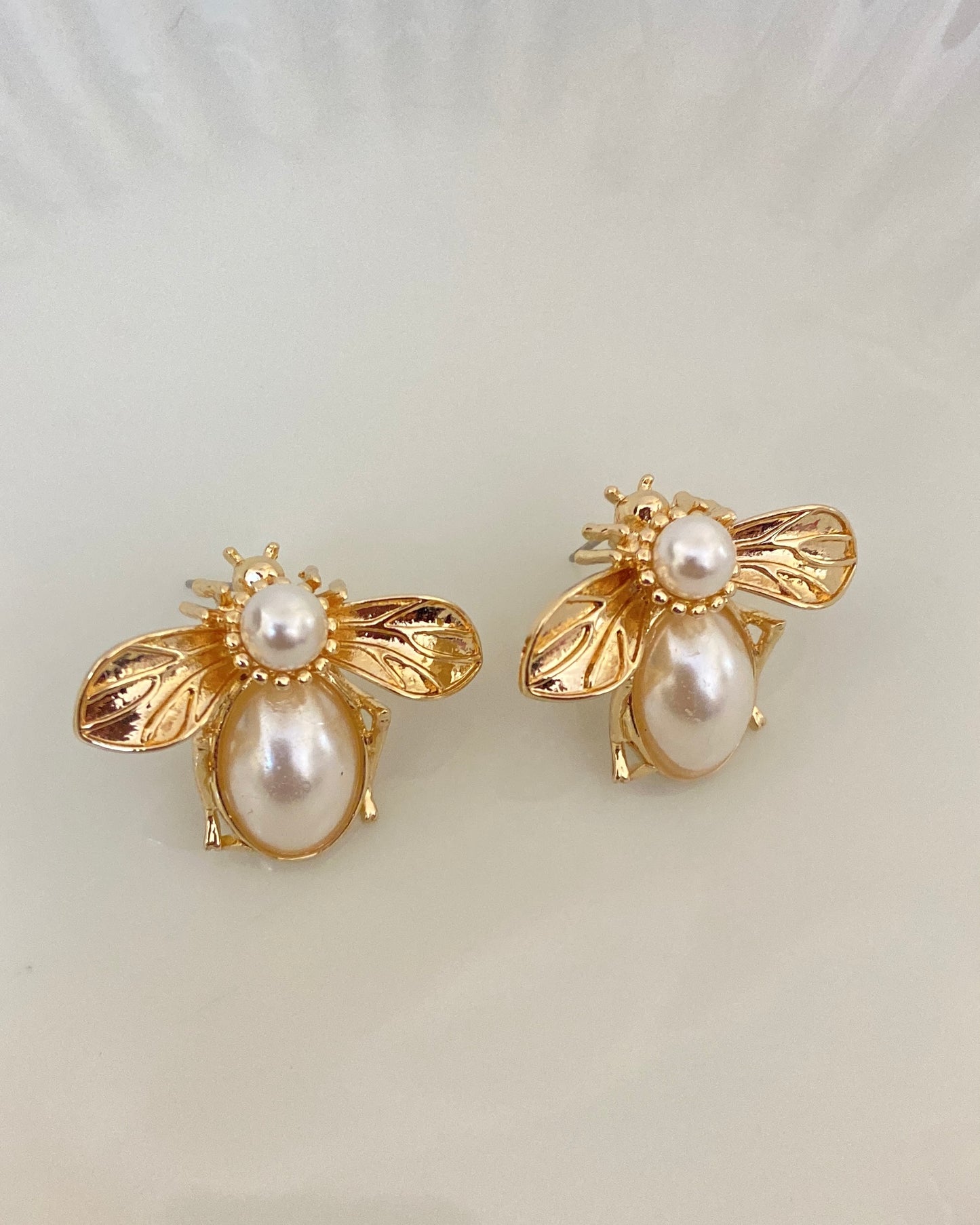 Bee Pearl  Earring