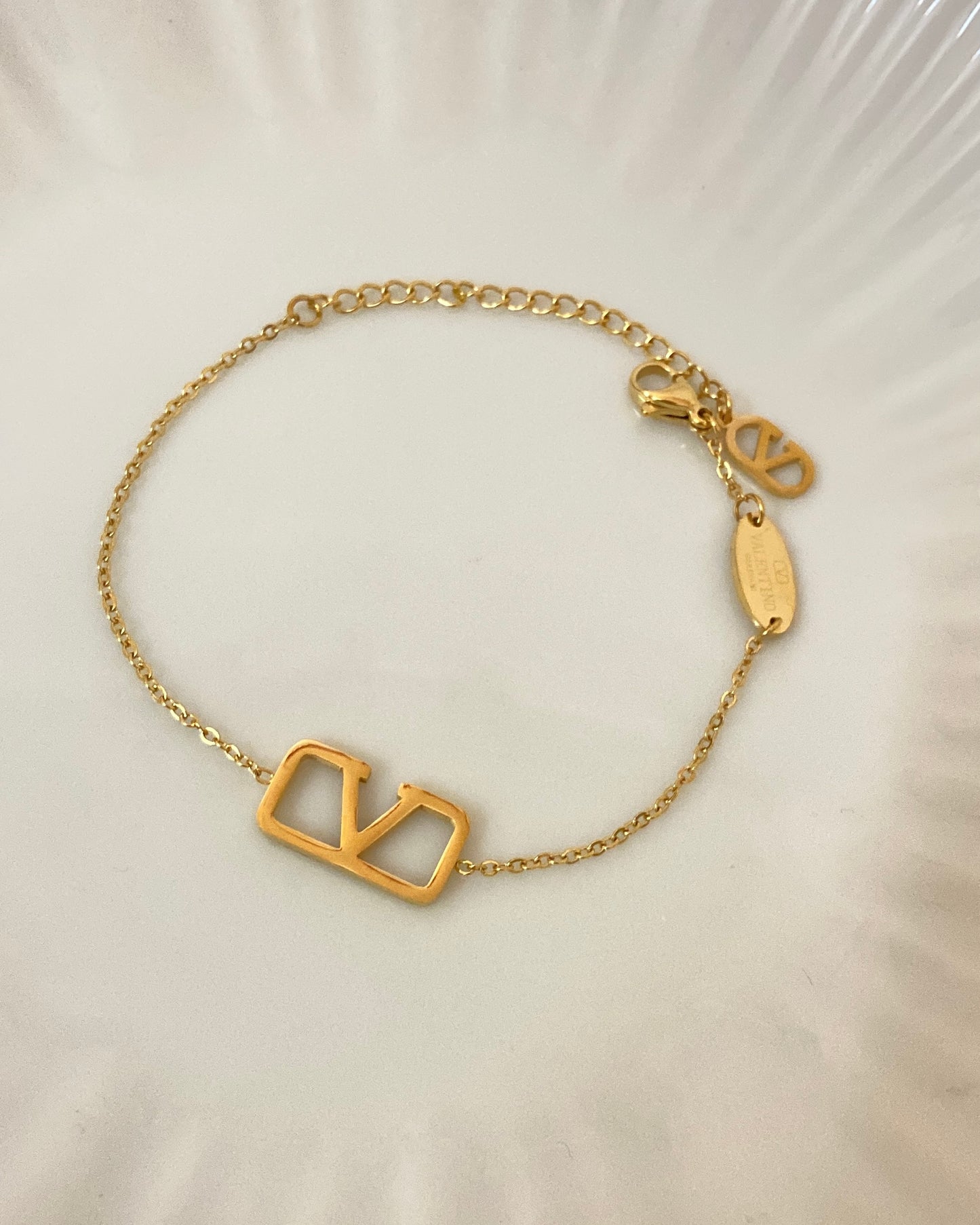 Classic V tino Bracelet