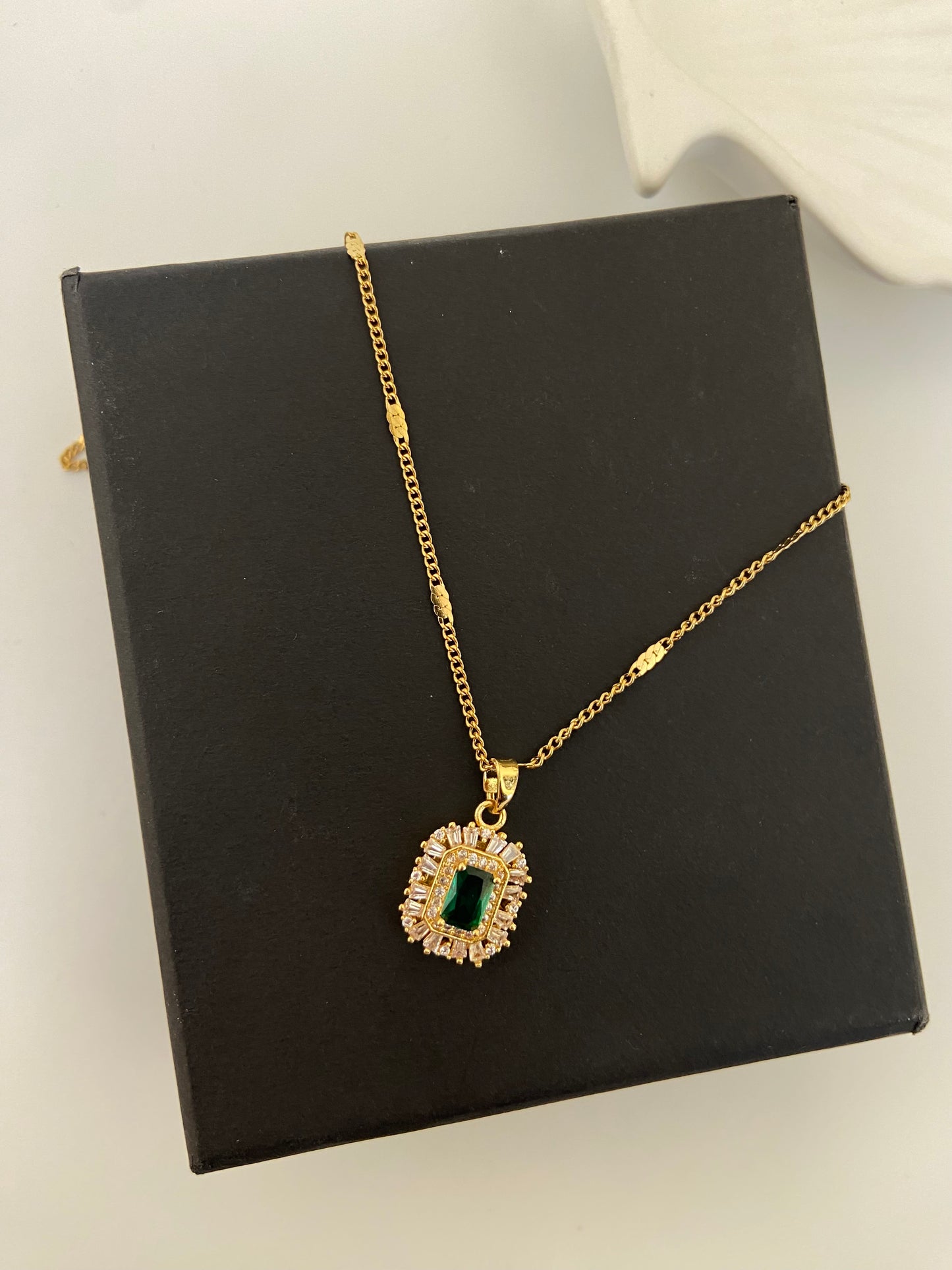 Emerald Linsey Necklace