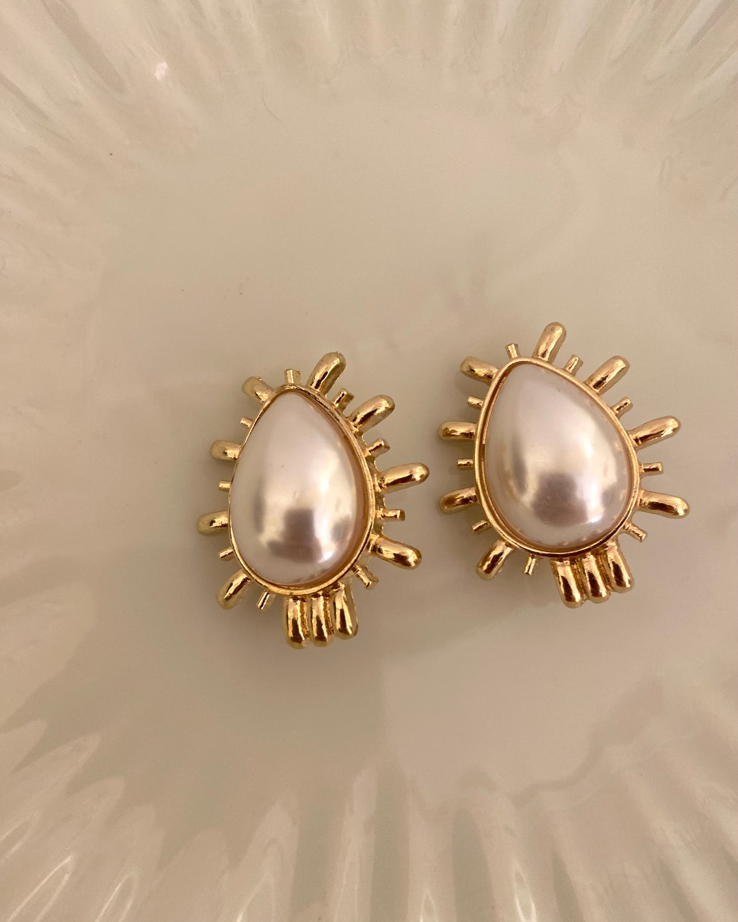 Statement Pearl Earring