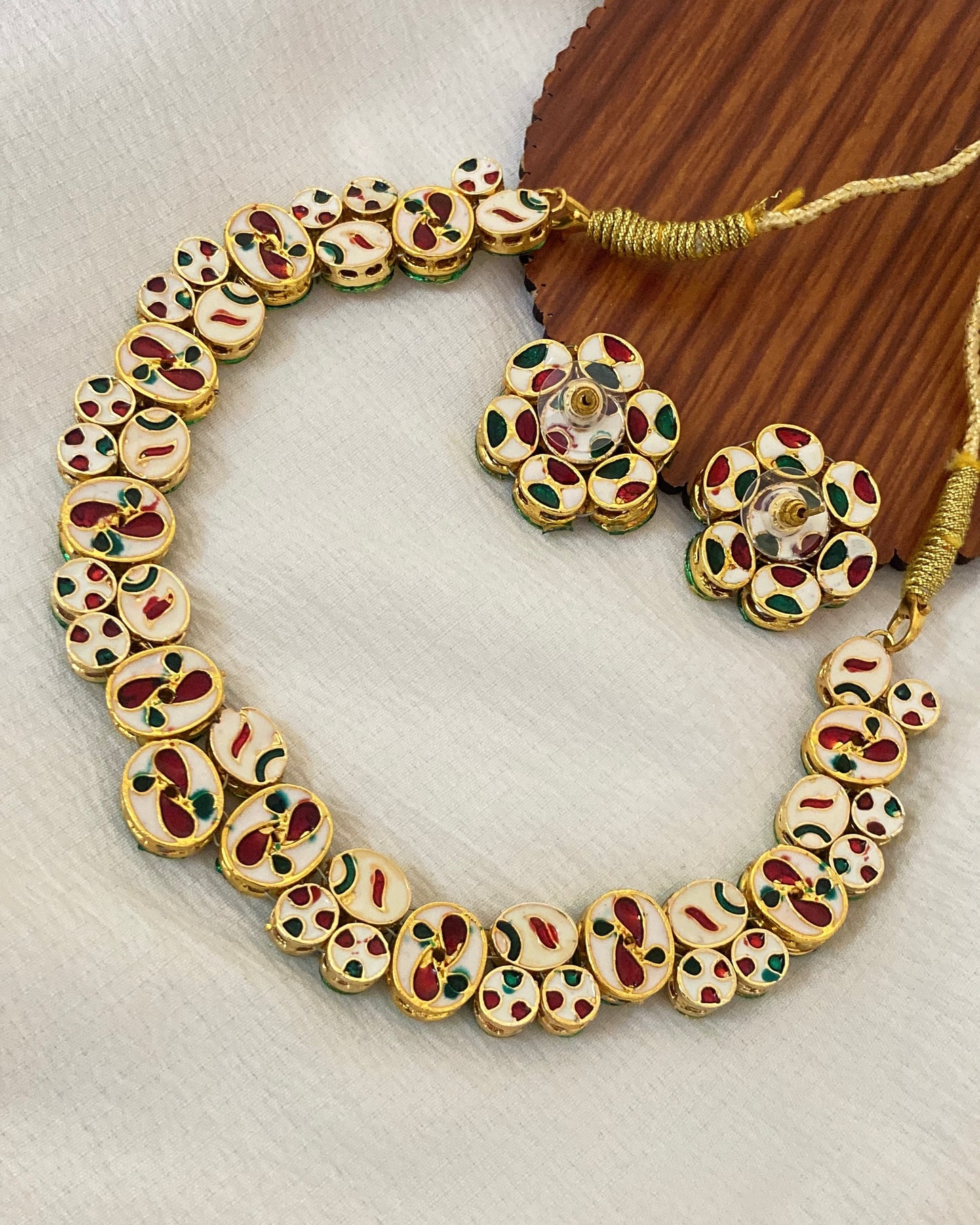 Gold Kundan Menakari Set