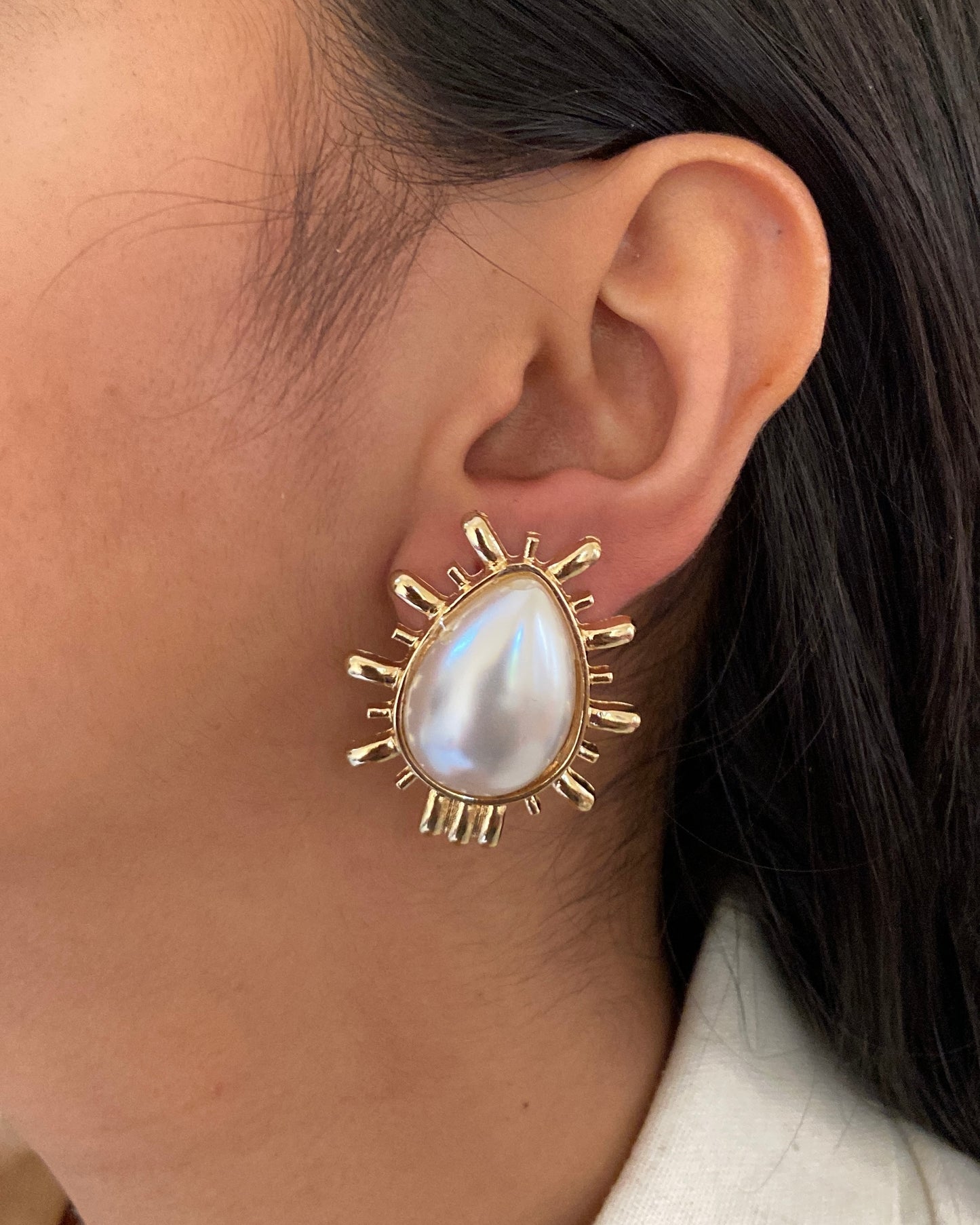 Statement Pearl Earring