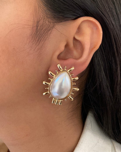 Statement Pearl Earring