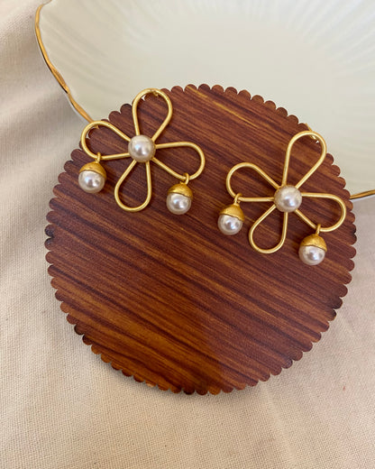 Floral Pearl Earring