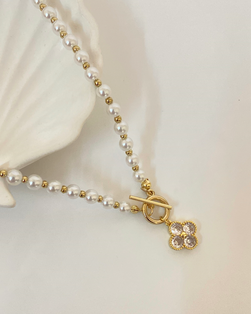 Clover Pearl Necklace