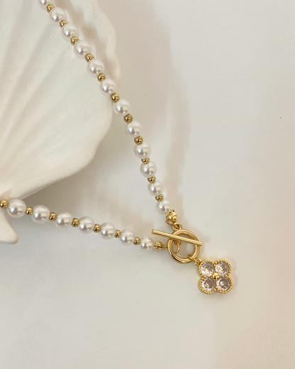 Clover Pearl Necklace