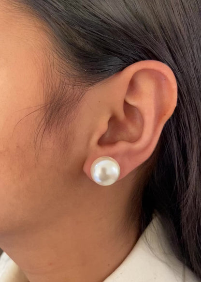 Off white Pearl Earring