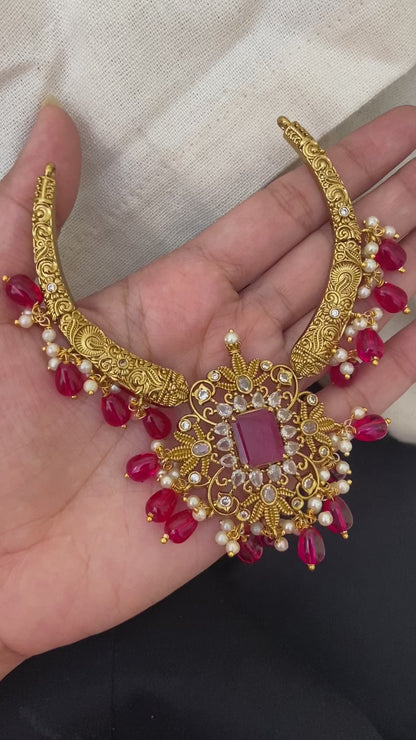 Kanthi Necklace Set