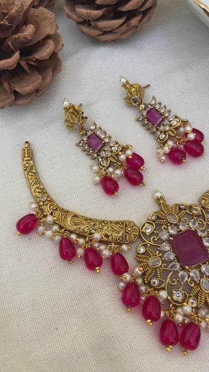 Kanthi Necklace Set
